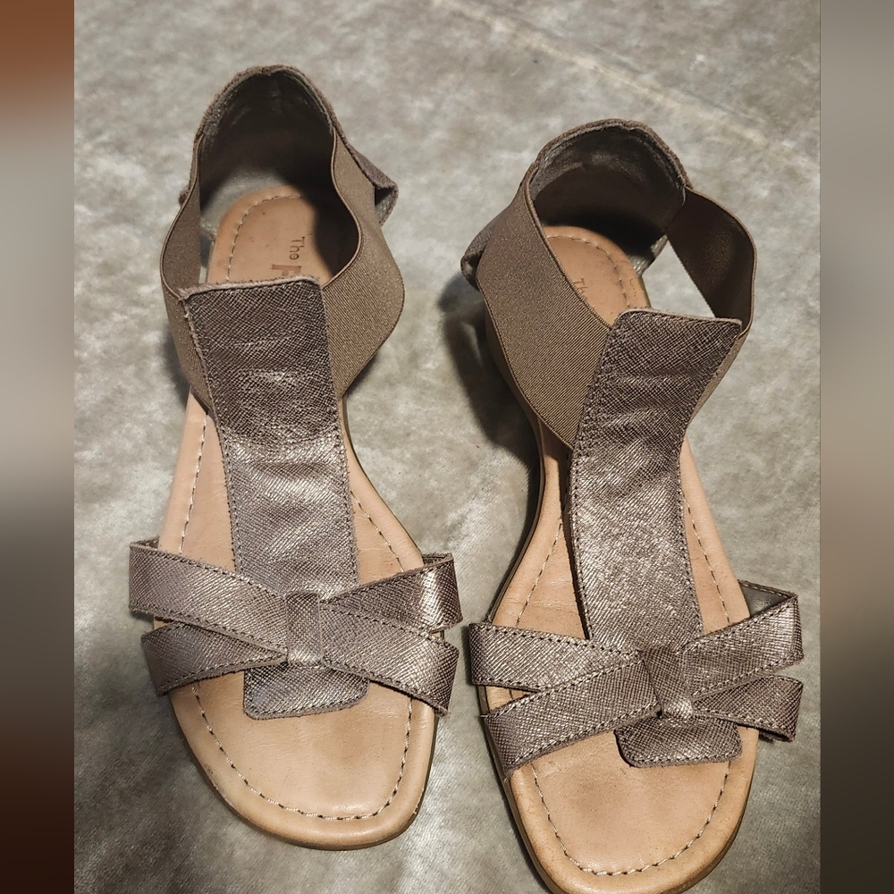 THE FLEXX Metallic Sandals with Bow Accent
